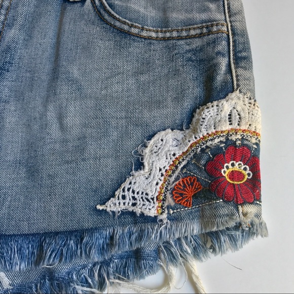 Others Follow Tapestry Cut Off Denim Shorts - Picture 3 of 5