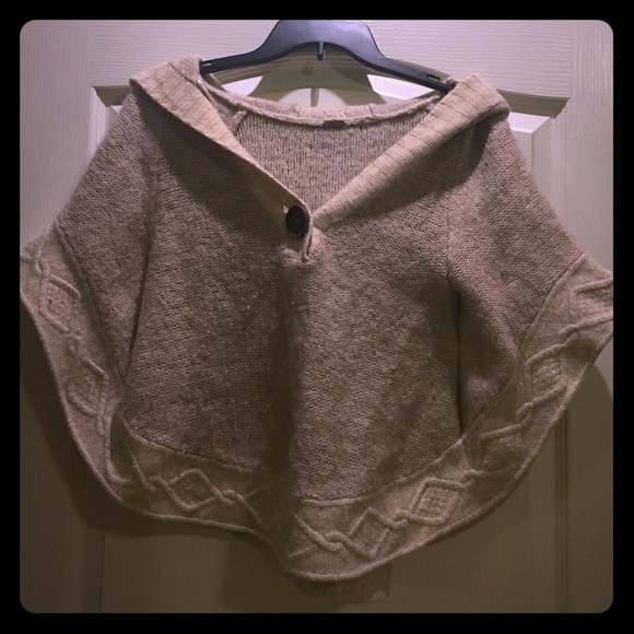 Adorable Free People hooded sweater cape