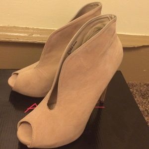 Anne Michelle suede booties