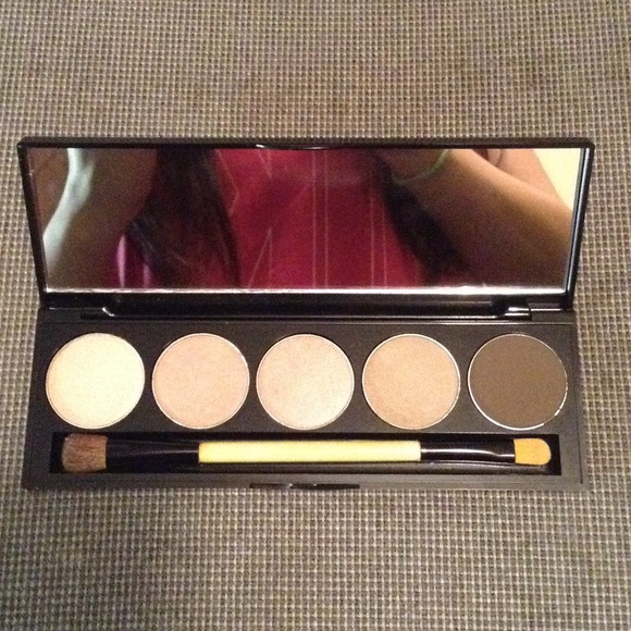 Bobbi Brown Nude on Nude Palette