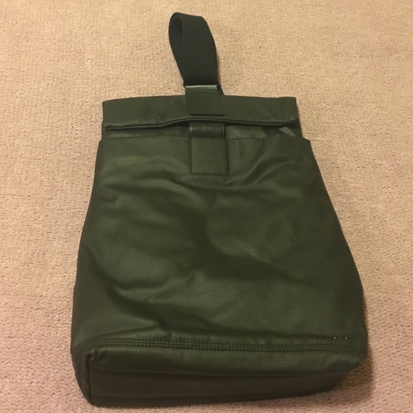 Incase 13" MacBook Air or Pro backpack - purple!