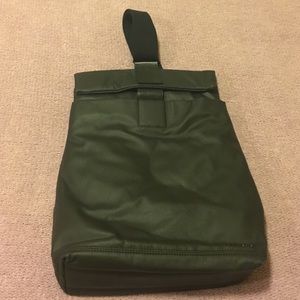 Incase 13" MacBook Air or Pro backpack - purple!