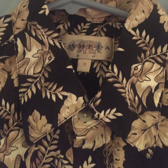Button up Hawaiian Shirt - Picture 2 of 2