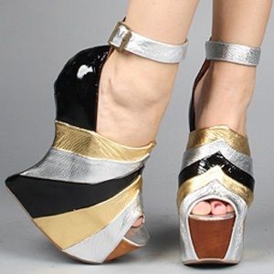 ✨ Heels worn a lot of times, good condition.