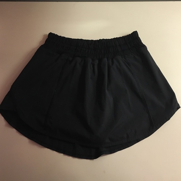 LULULEMON: ruffle skirt
