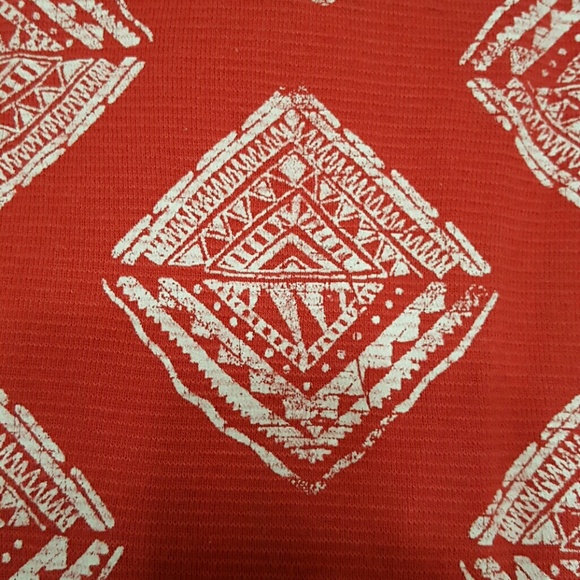 Patterned red top - Picture 3 of 3