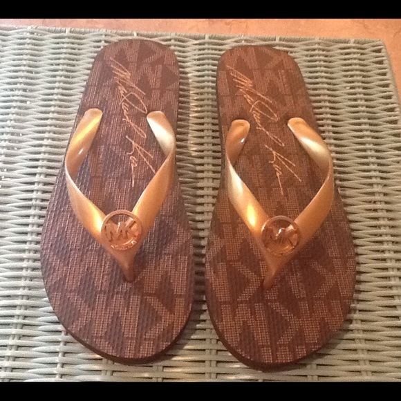 Michael Kors Large 9/10 Flip Flops