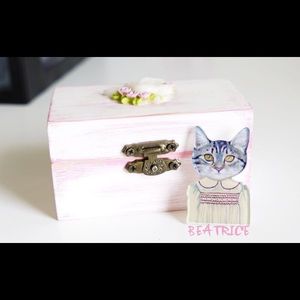 Beatrice cat pin