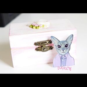 Darcy cat pin