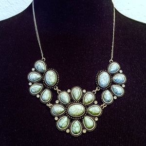 Turquoise stone statement necklace NWOT