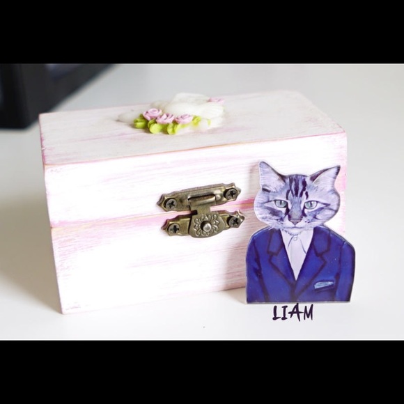 Liam cat pin