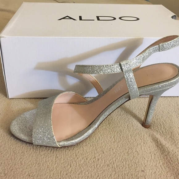 Silver ALDO heels - Picture 4 of 4