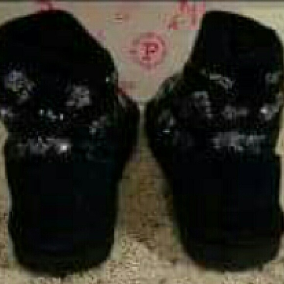 VS PINK 'ANIMAL PRINT, NIB??BLINK MUKLUKS 'BOOTS - Picture 3 of 4