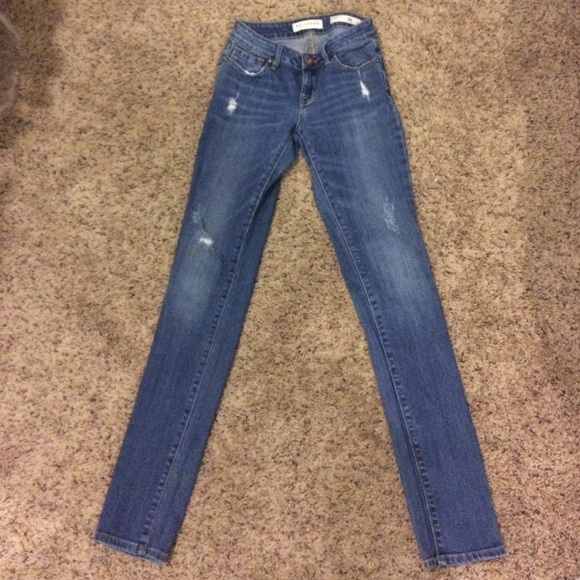 Bullhead slightly distressed denim