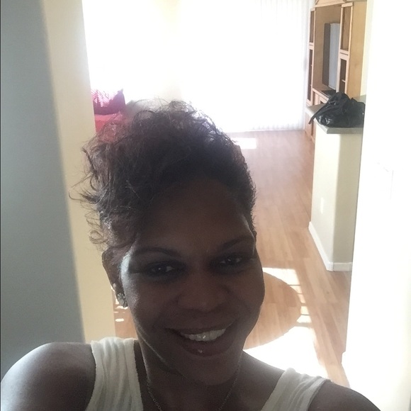 Meet your Posher, Danielle - Picture 1 of 1