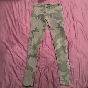 Brandy Melville camo leggings