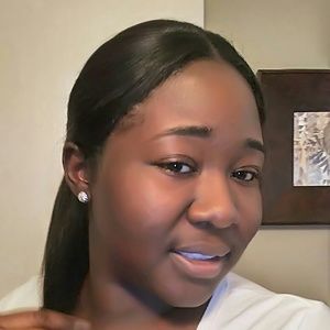 Meet your Posher, Roysha