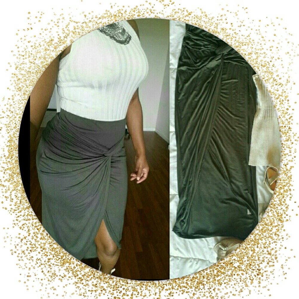 3/$25🌷Twisted skirt🌷🌷price is firm!!!! - Picture 3 of 3