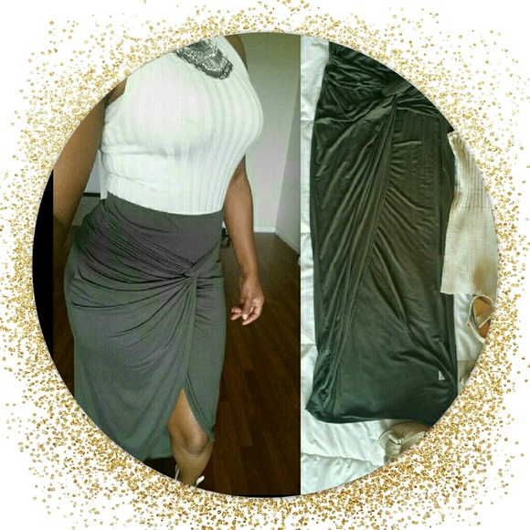 3/$25🌷Twisted skirt🌷🌷price is firm!!!! - Picture 3 of 3