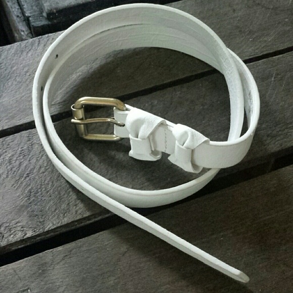 Dress belt with bow detail