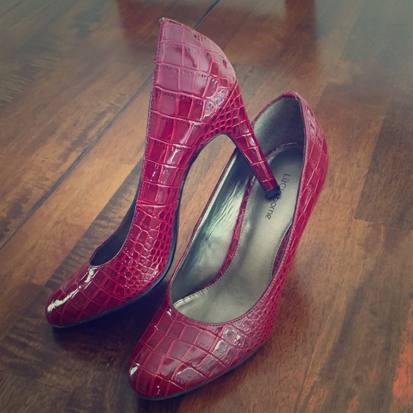 Size 8 Liz Claiborne red heels