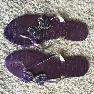 Adorable new Vera Wang flip flop sandals size 9/10 Adorable new Vera Wang flip flop sandals size 9/10