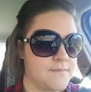Meet your Posher, Leanna