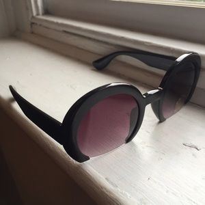 Italian Designer Inspired Round Cut Off Sunglasses