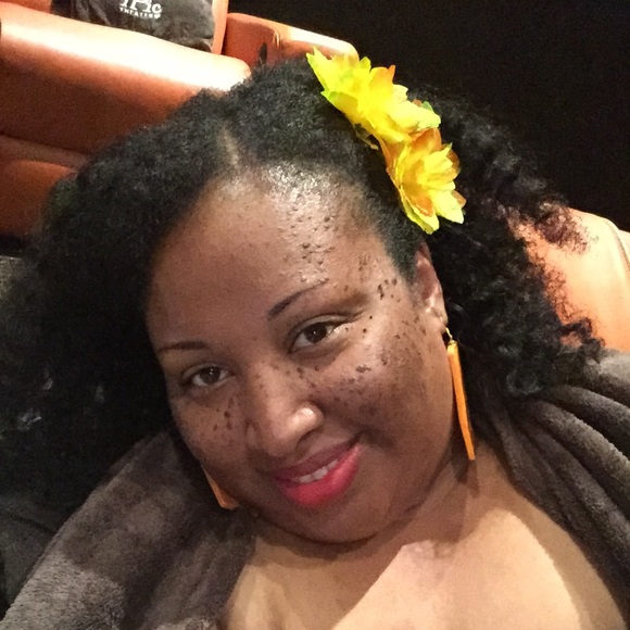 Meet your Posher, Jocelyn - Picture 1 of 1