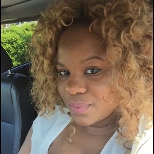 Meet your Posher, Christelle