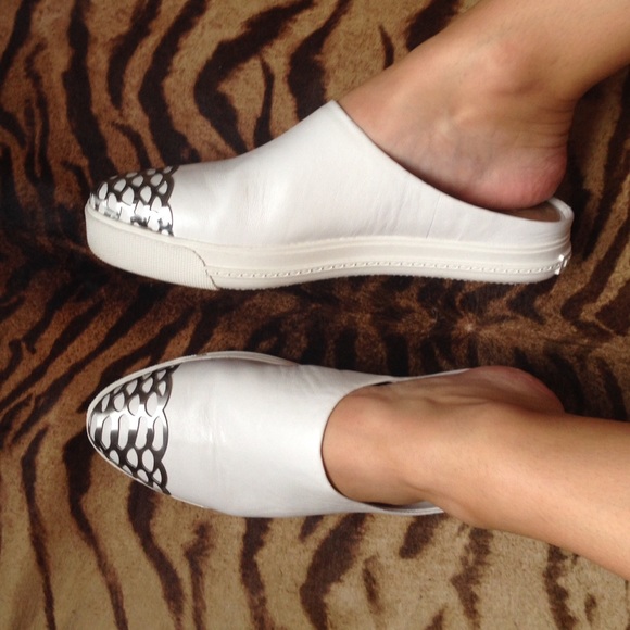 BCBGMaxazria slide sneakers