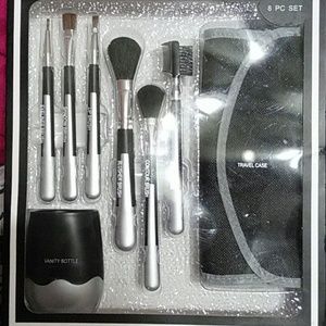 NWOT Brush set