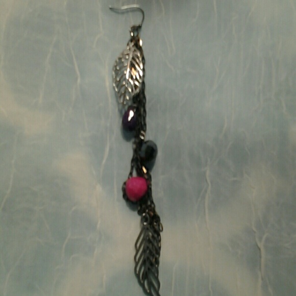 LEAF EARRINGS. - Picture 3 of 4