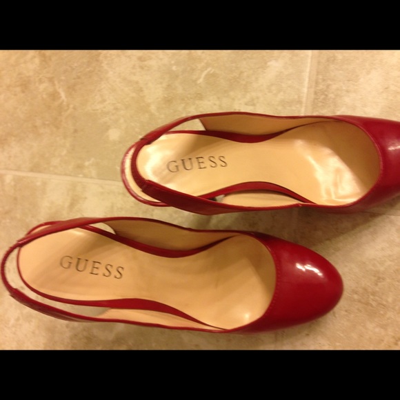 GUESS Red Pumps - Picture 2 of 3