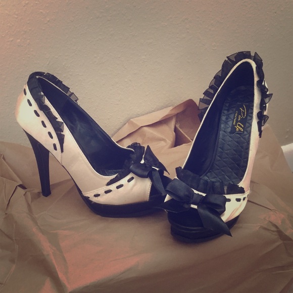 50's pinup inspired champagne heels