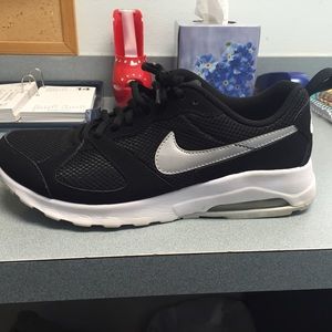 NIKE Air Max
