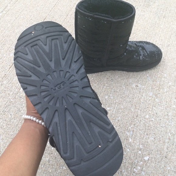 UGGS - Picture 3 of 4