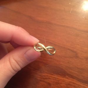 Size 7. 18k gold, infinity Tiffany & Co. ring.
