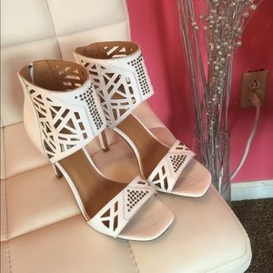 Nine West lazier cut  white leather heels