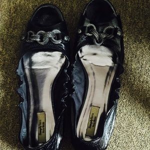 Vera Wang open toe flat black shoes. Sz. 10