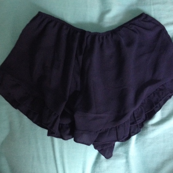 💙BRANDY MELVILLE NAVY SHORTS💙