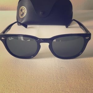 Like new woman's Ray Bans!!