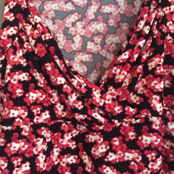 White House Black Market top - size M - Picture 3 of 3