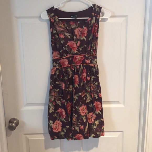 Wetseal sleeveless floral print summer dress