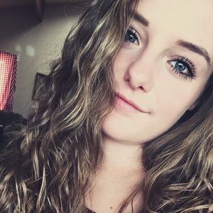 Meet your Posher, Elaine