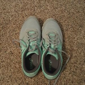 Brand new size 9 Asics tennis shoes