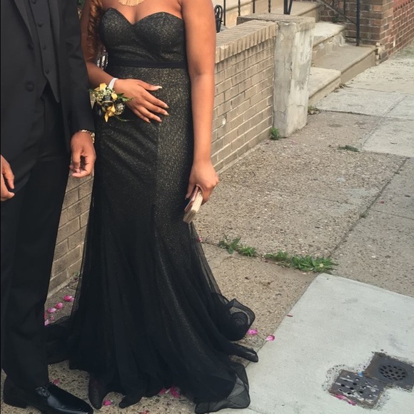 Prom dresses - Picture 3 of 3