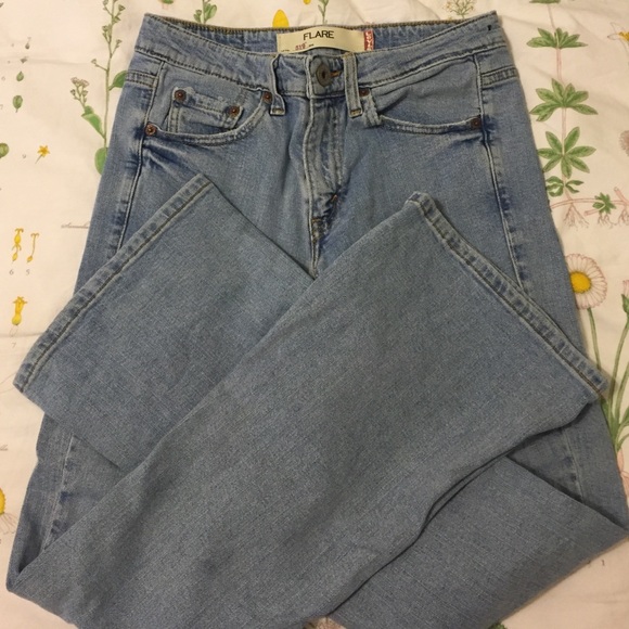 Light wash Levi jeans
