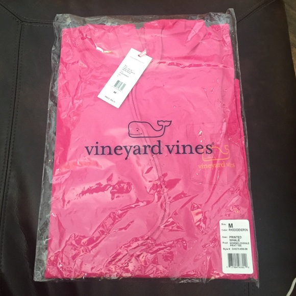 Vineyard Vines hooded t-shirt