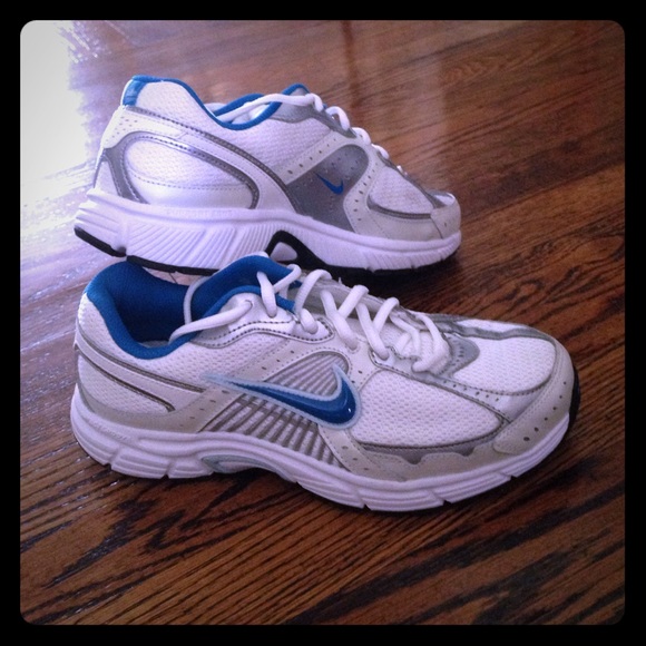 FINAL PRICE $ Nike running sneaker  👟👟🆕